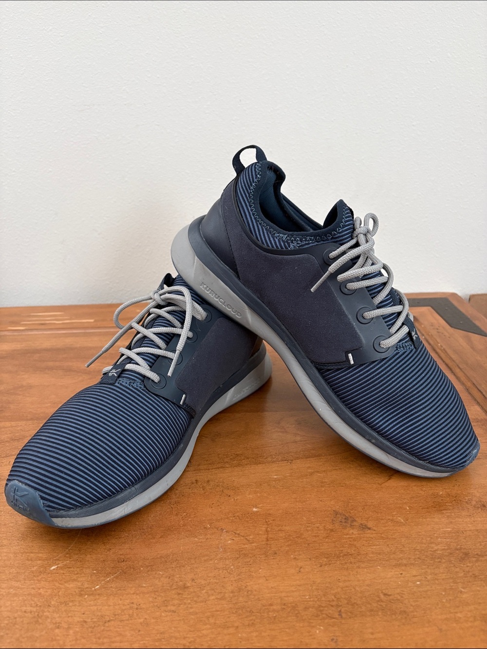 Kuru Atom Men's Navy Athletic Lace-Up Sneakers Size 11 Wide